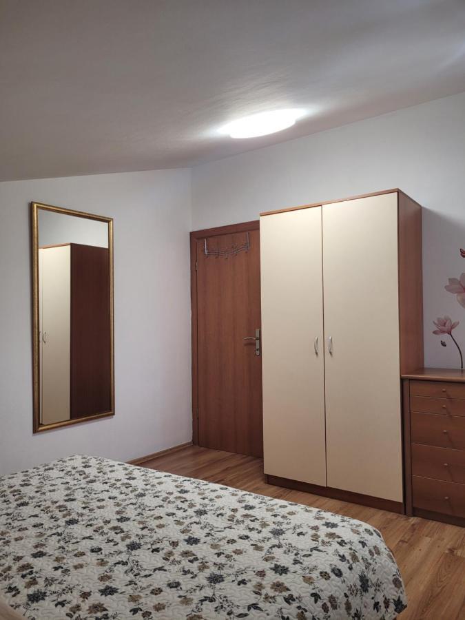 Mihe 1 Apartment